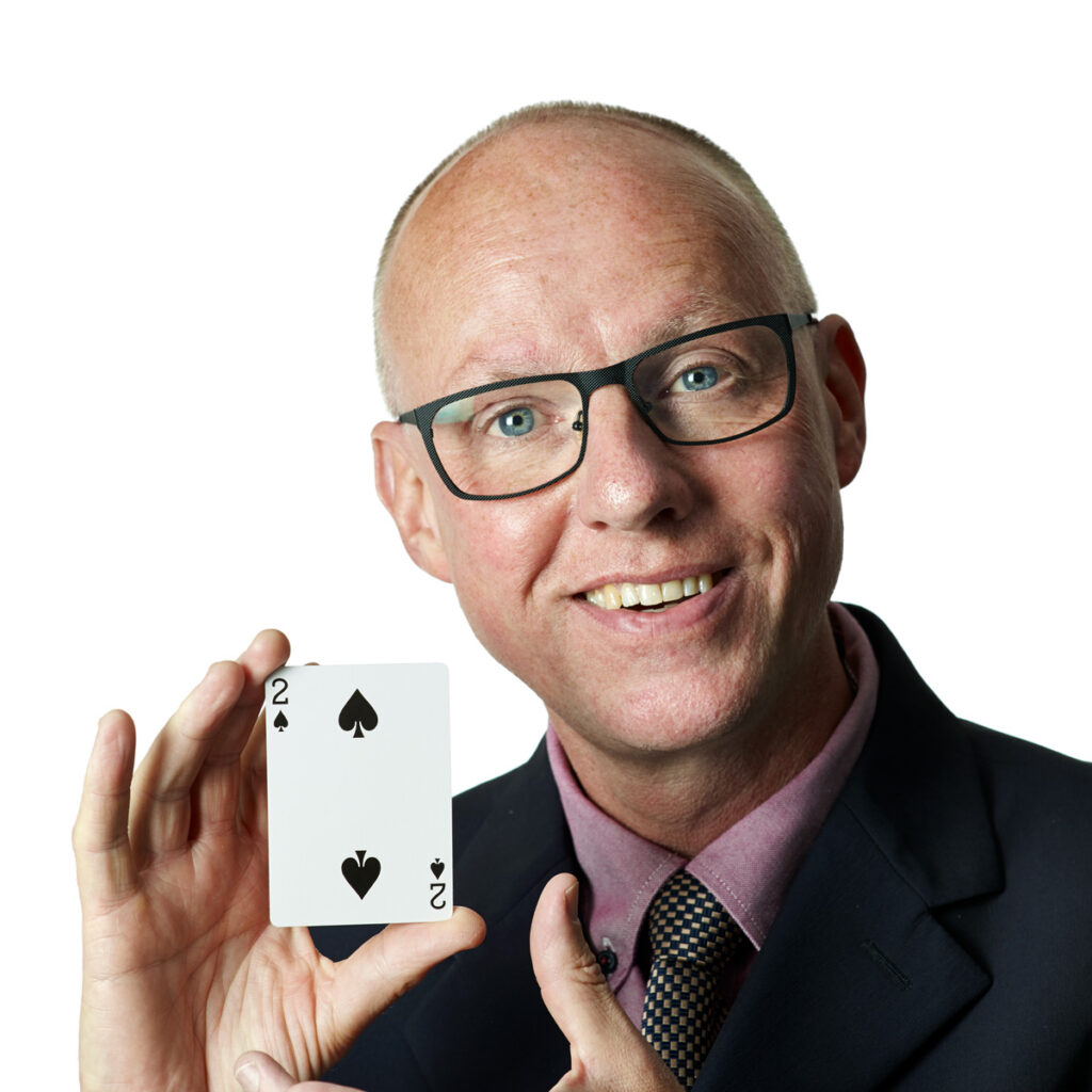 Aarhus tryllekunstner Ole Larsen leverer sjov underholdning til din fest.